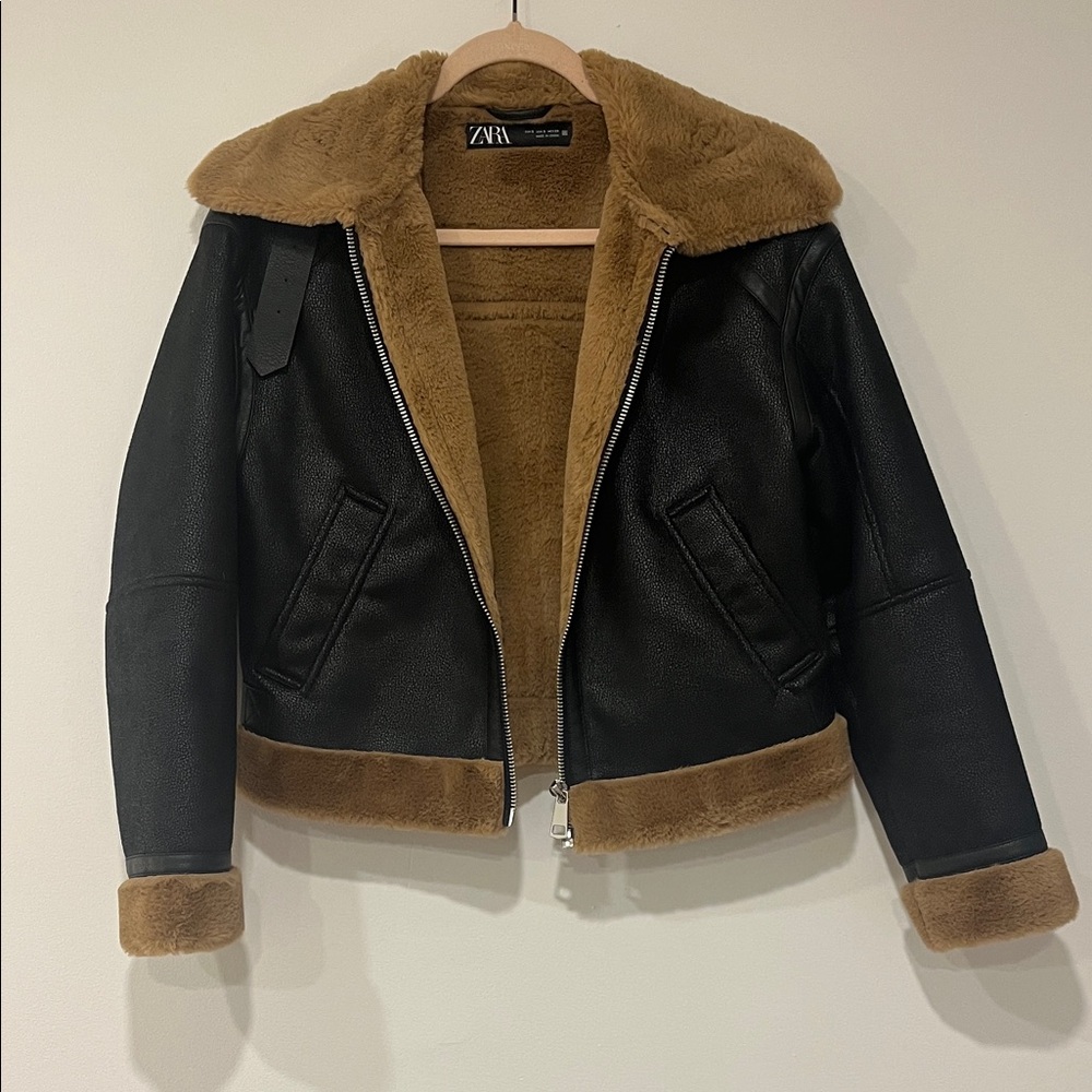Zara Women's Black and Tan Teddy Jacket